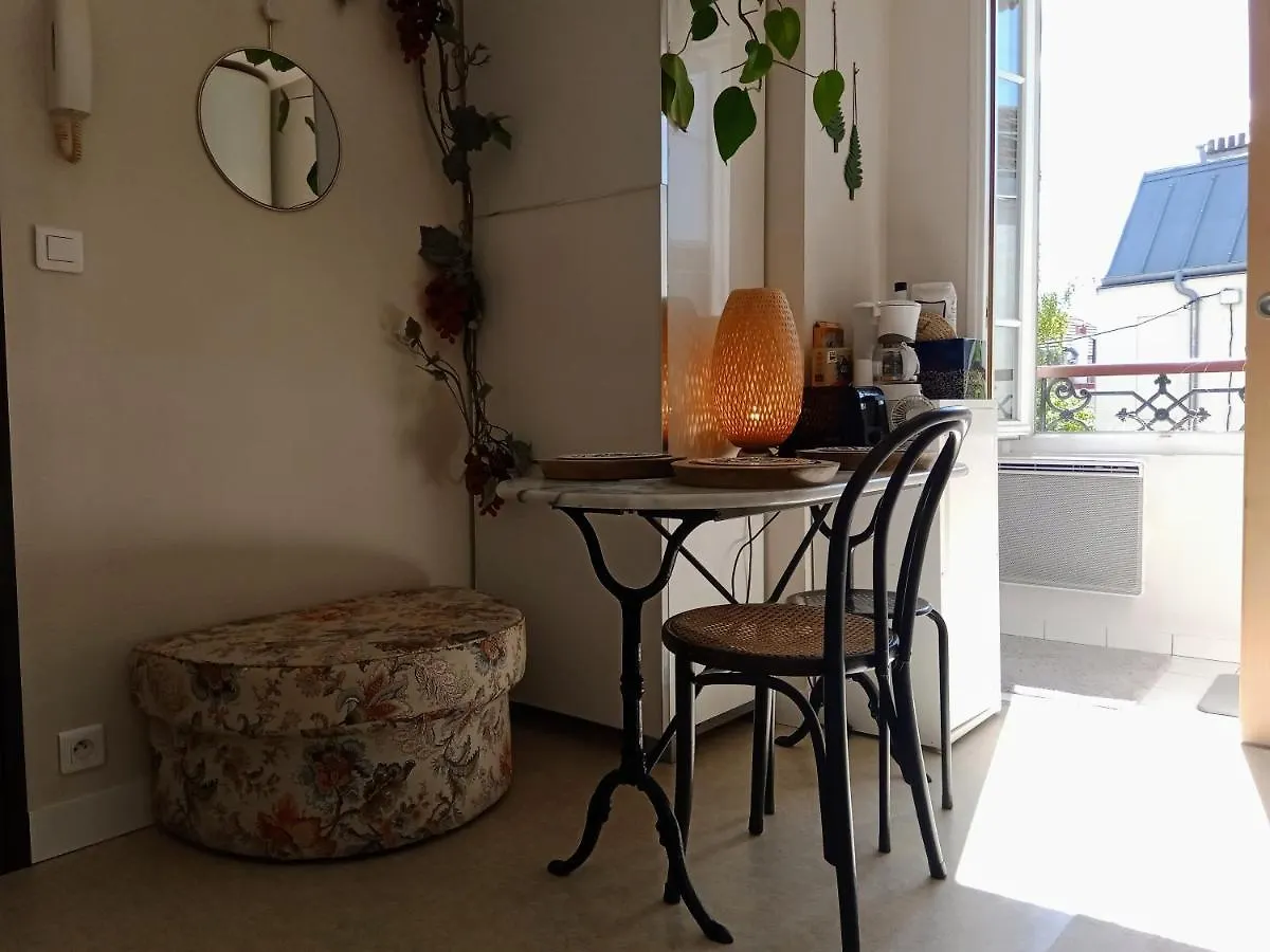 Appartement Paris Authentic House Small, Bright And Calm Studio