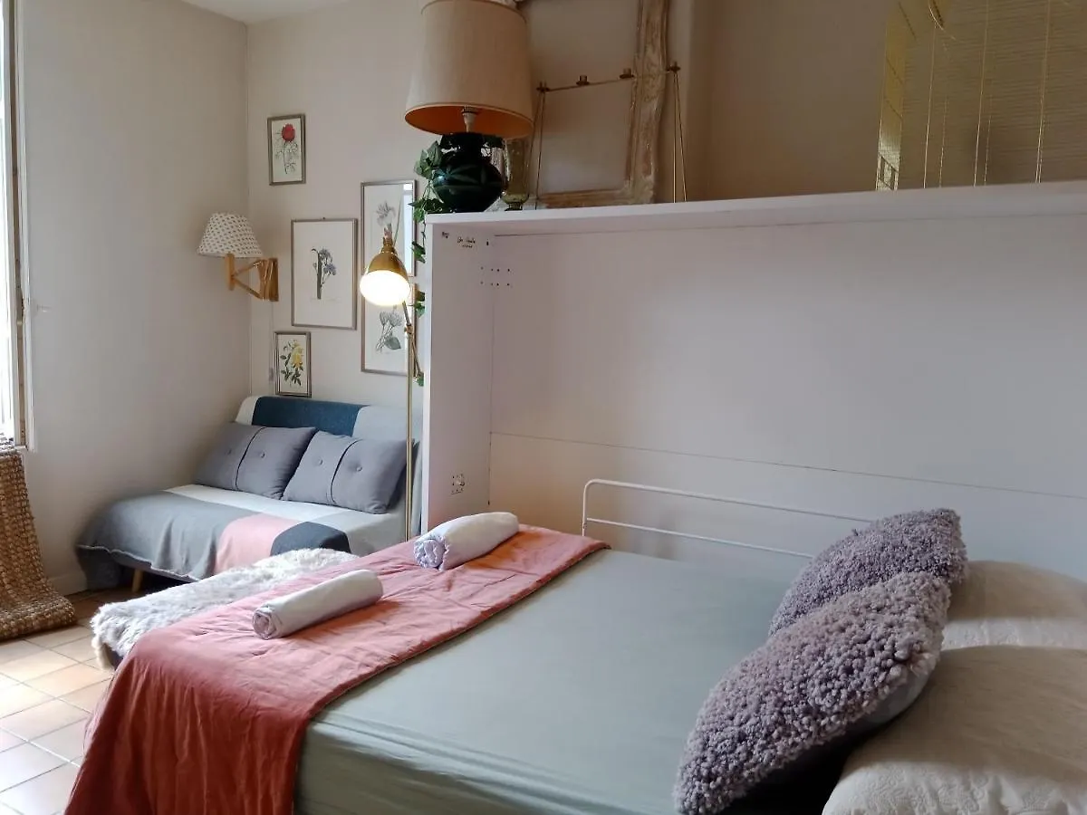 Paris Authentic House Small, Bright And Calm Studio 0*,  France