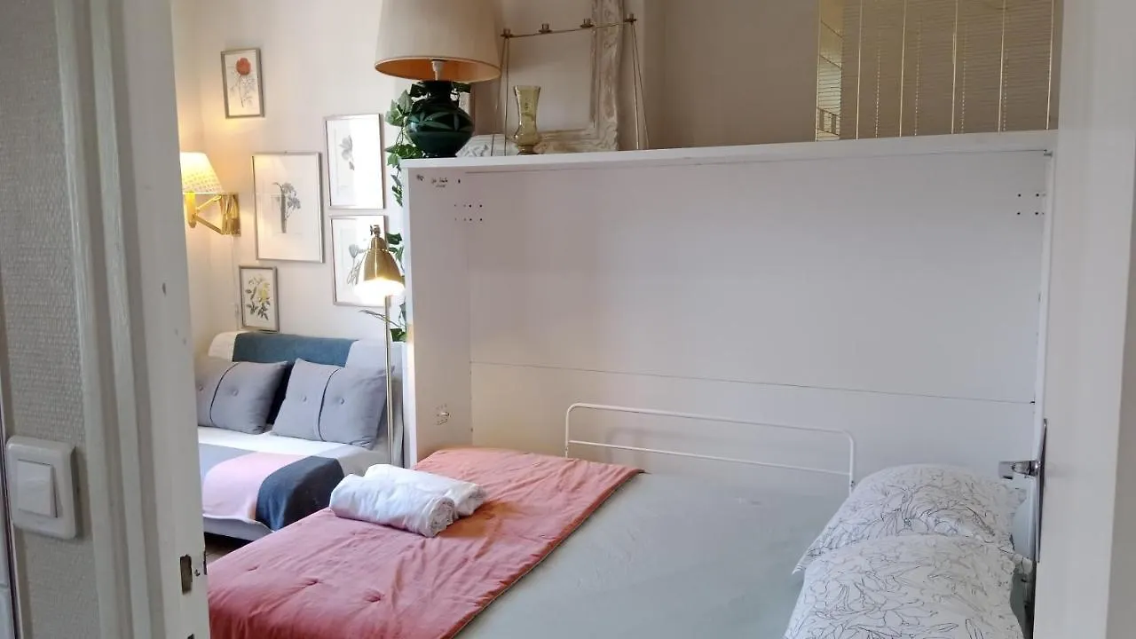 Appartement Paris Authentic House Small, Bright And Calm Studio