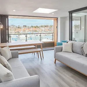  Holiday home Host & - Coastal Townhouse United Kingdom