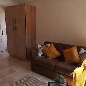 https://studio-indpendant-mi-chemin-entre-aix-et-cassis.fr-provencehotel.com
