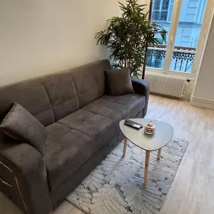 Situe Dans Le 9eme Arrondissement, A Deux Pas Du Sacre-coeur Paris