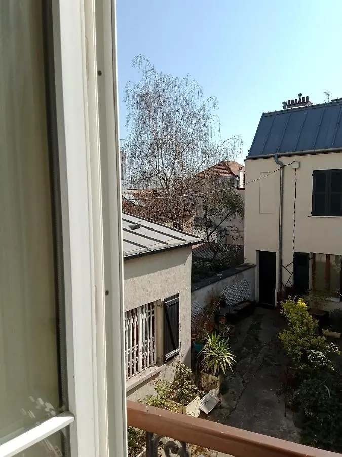 Paris Authentic House Small, Bright And Calm Studio Apartment