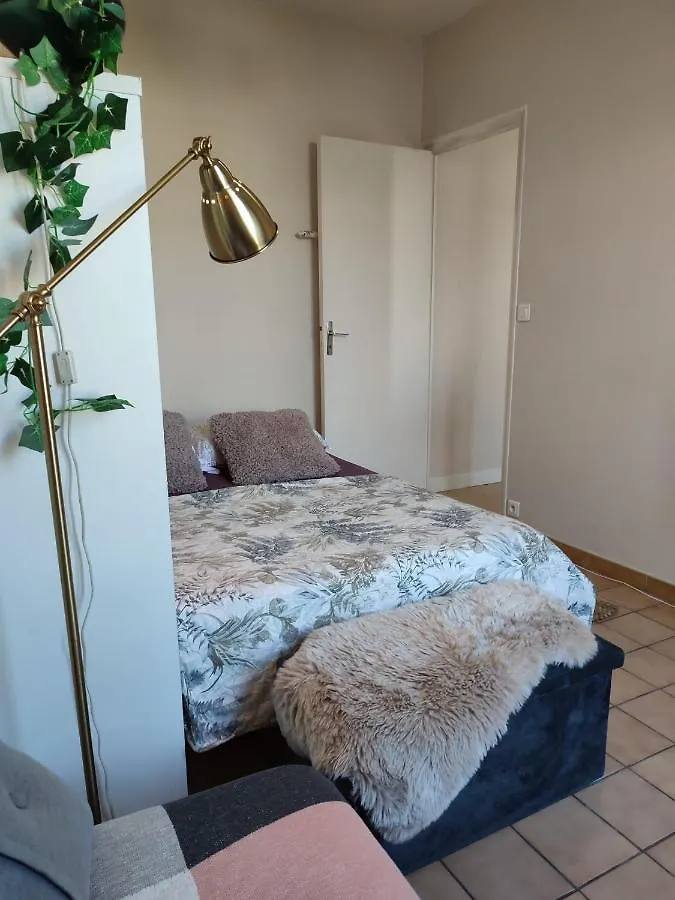 Paris Authentic House Small, Bright And Calm Studio 0*,