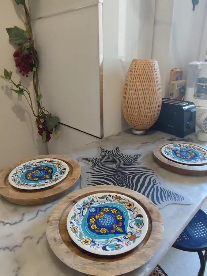 Paris Authentic House Small, Bright And Calm Studio Apartment