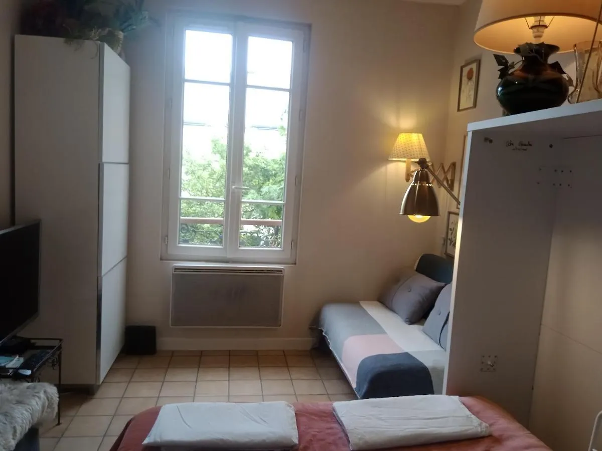 Paris Authentic House Small, Bright And Calm Studio Apartment France