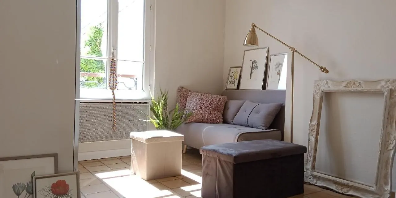 Paris Authentic House Small, Bright And Calm Studio France