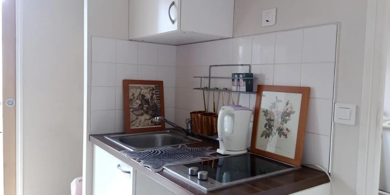 Paris Authentic House Small, Bright And Calm Studio Apartment