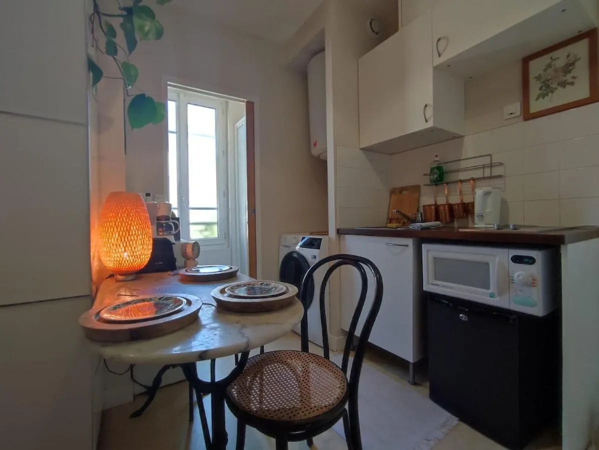 Paris Authentic House Small, Bright And Calm Studio Apartment