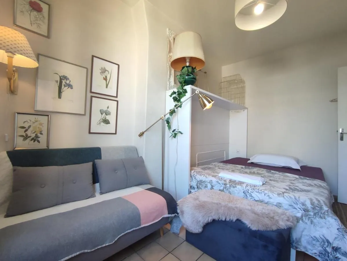 Apartment Paris Authentic House Small, Bright And Calm Studio