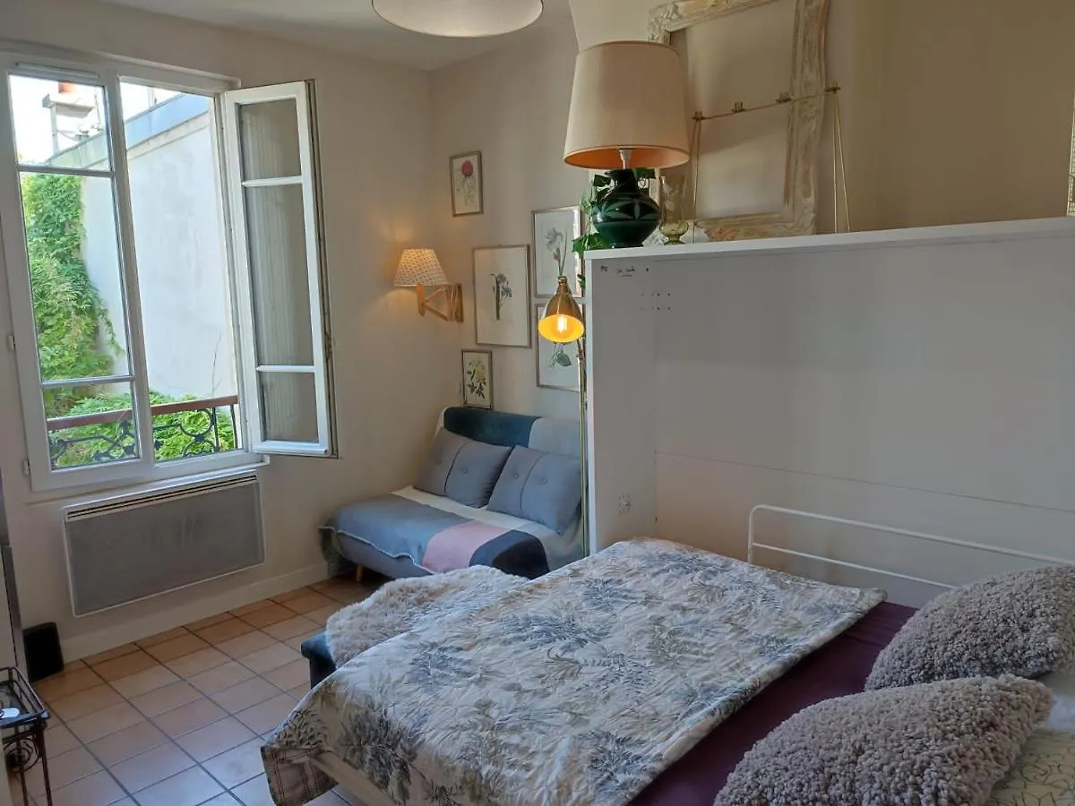 Apartment Paris Authentic House Small, Bright And Calm Studio France