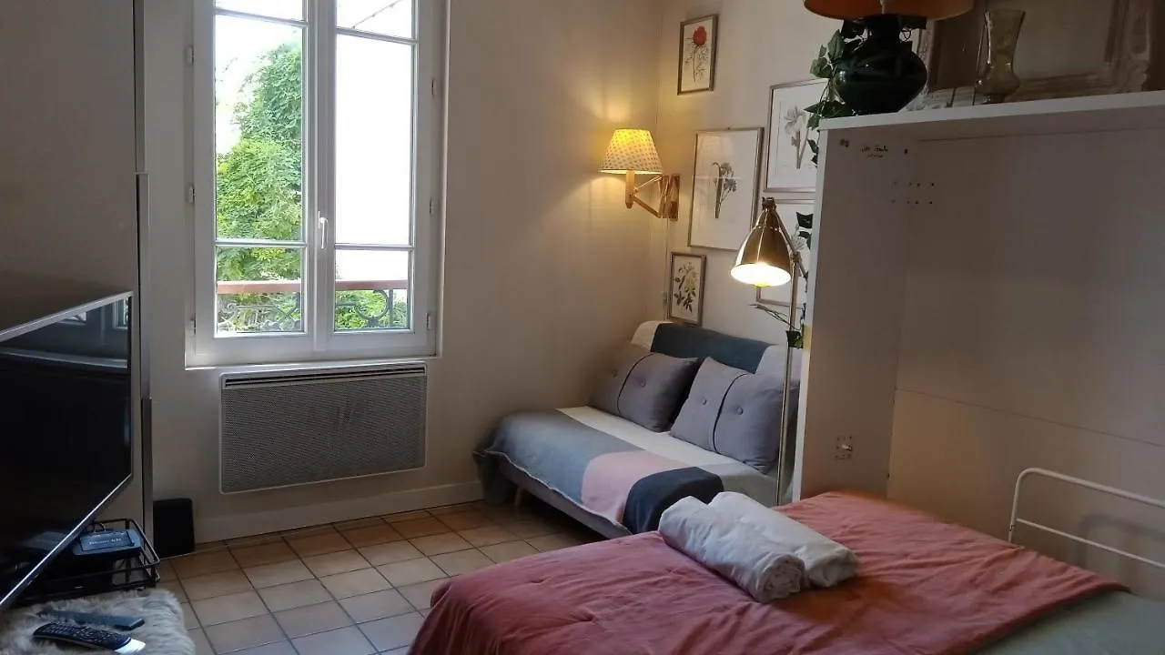Apartment Paris Authentic House Small, Bright And Calm Studio