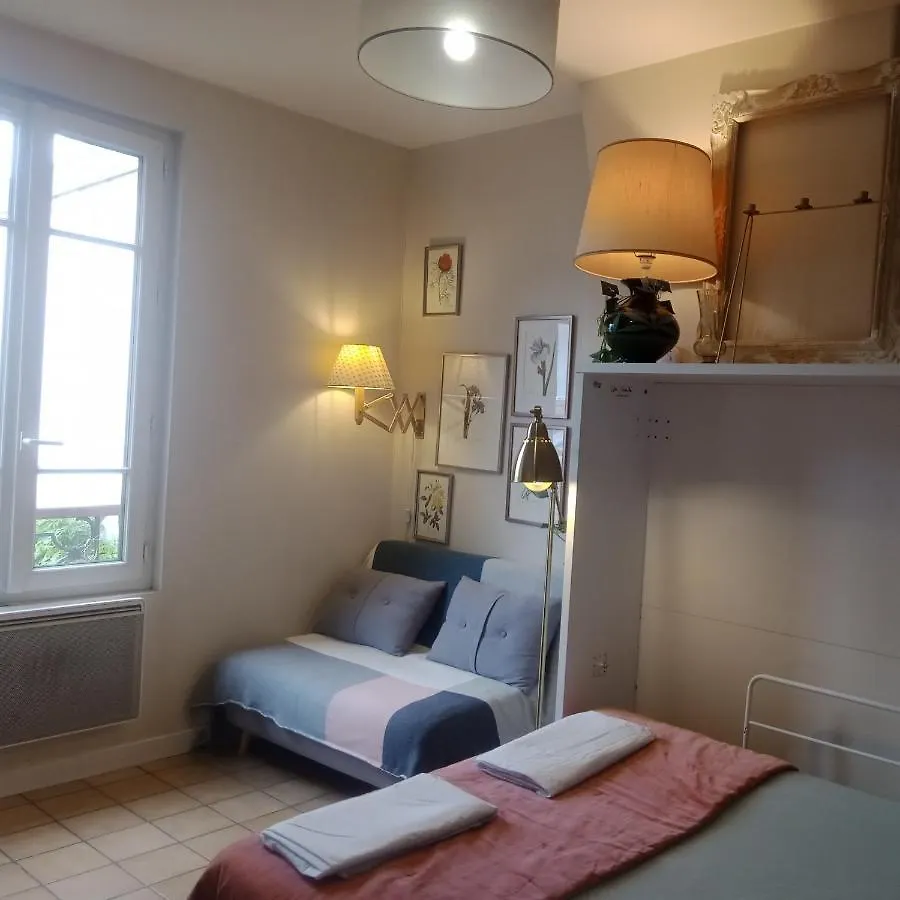 Paris Authentic House Small, Bright And Calm Studio 0*,  France