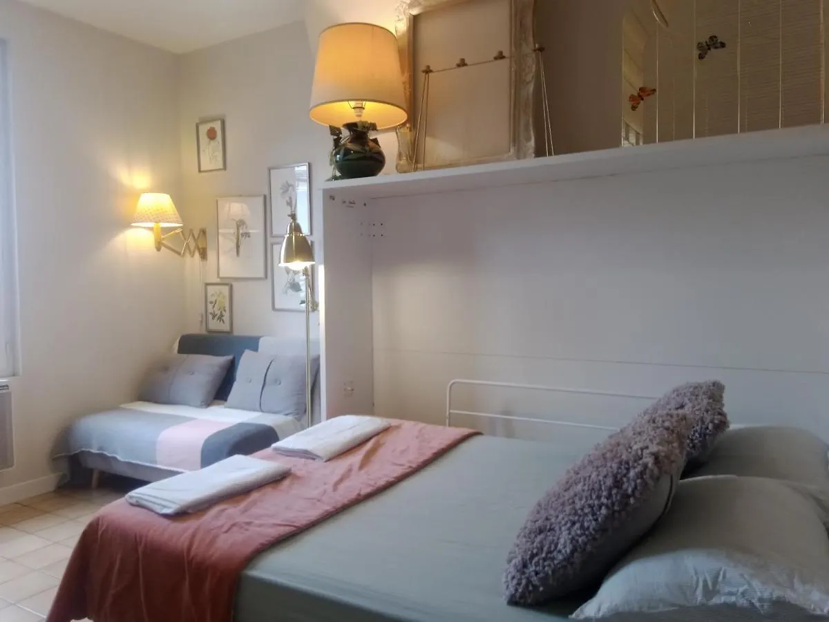 Paris Authentic House Small, Bright And Calm Studio 0*,  France