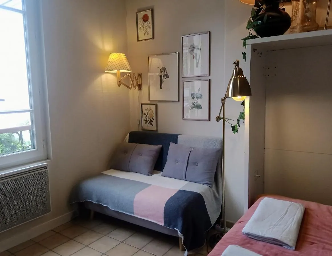 Paris Authentic House Small, Bright And Calm Studio France